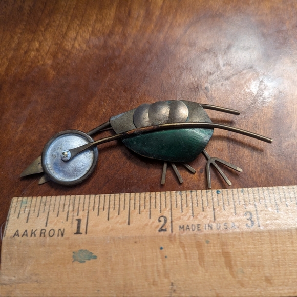 🐦 Vintage Brass Metal Green Bird Brooch Pin Eclectic Whimsical Figural - Picture 3 of 5